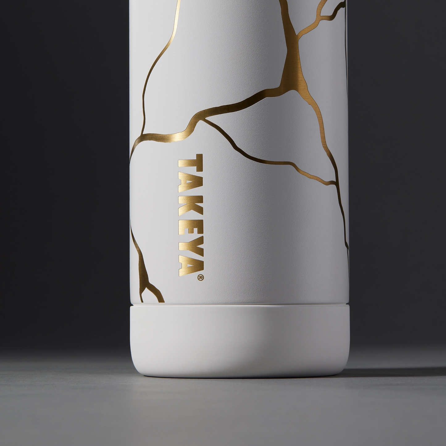 kintsugi-water-bottle-with-straw-lid-y8 51389-TK_HO25_Kintsugi_Takeya9236_Crop.png
