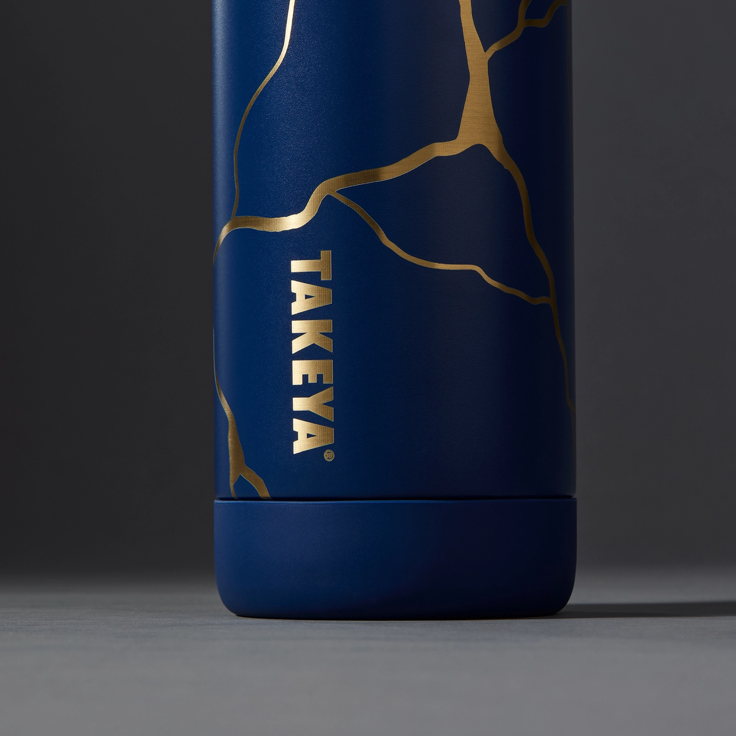 kintsugi-water-bottle-with-spout-lid-d2 51390-TK_HO25_Kintsugi_Takeya9241_Crop.png